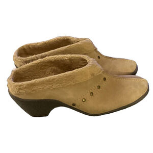 Vaneli Flux Mules Womens 7.5‎ M Suede Clogs Camel Faux Fur Lined Comfort Studs